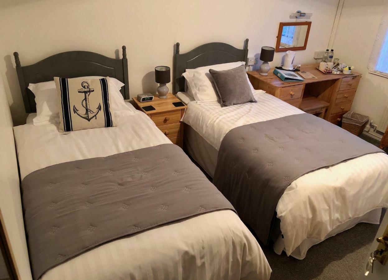 Pinewood B&B Saundersfoot Bagian luar foto