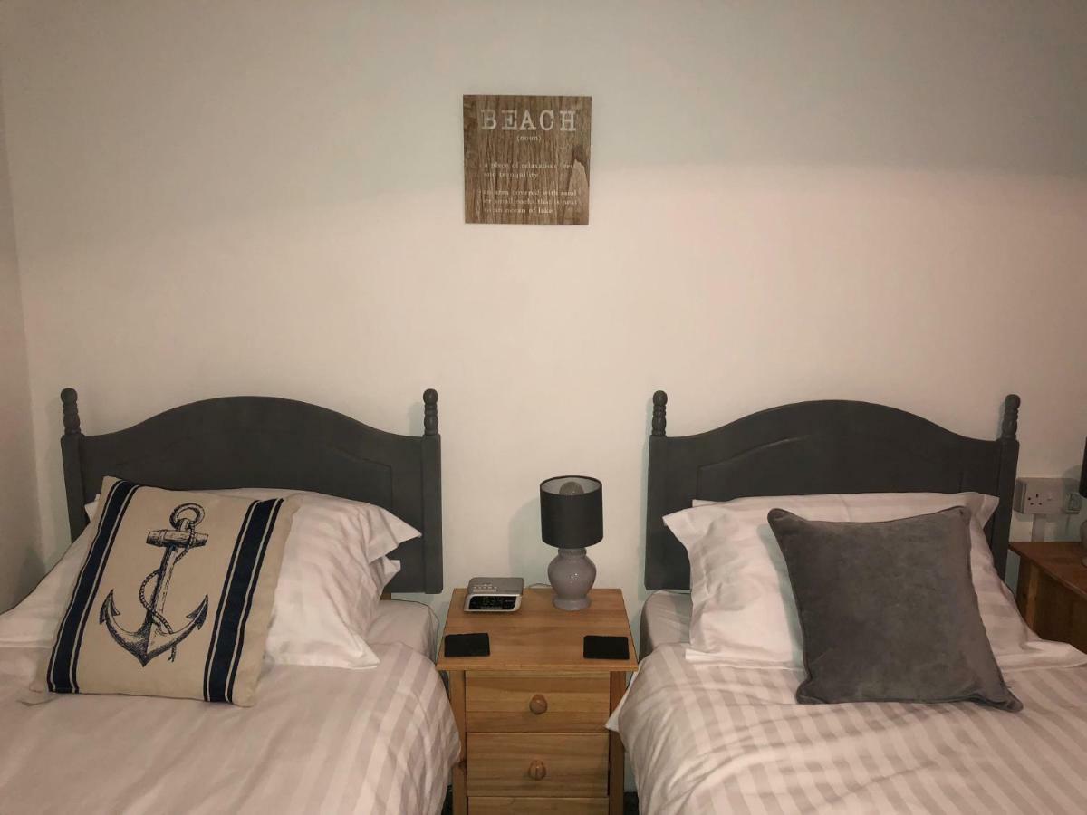 Pinewood B&B Saundersfoot Bagian luar foto