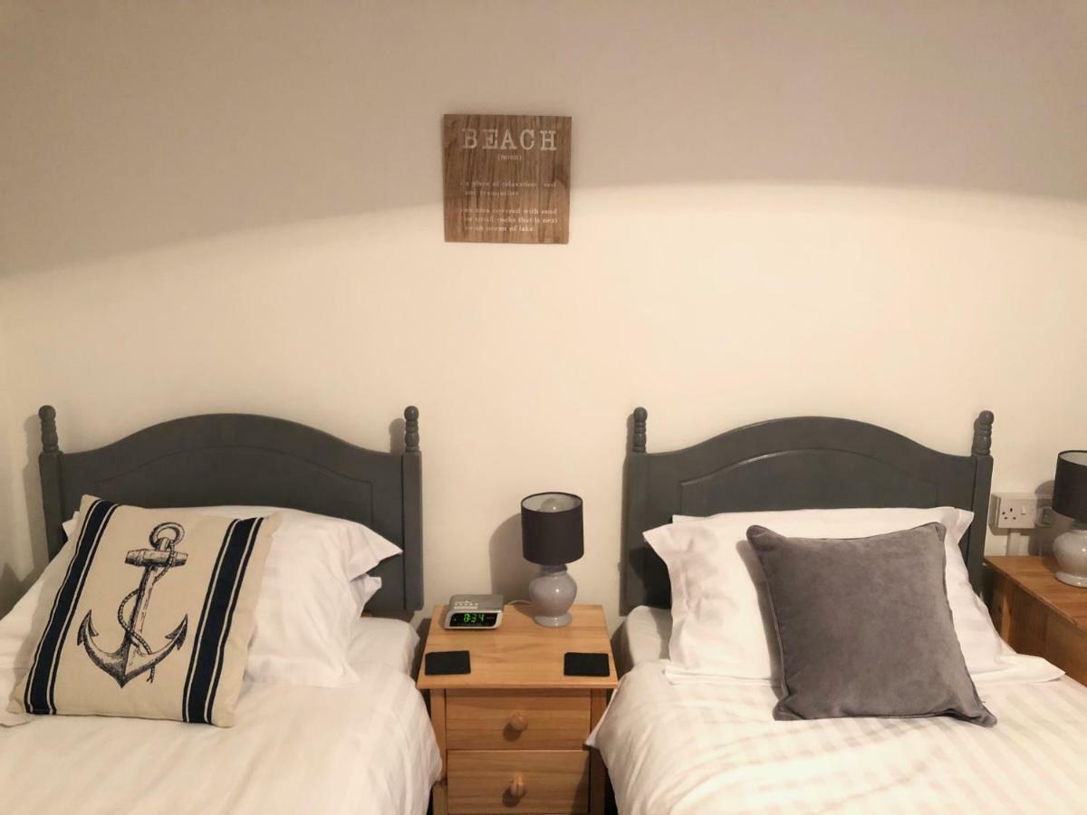 Pinewood B&B Saundersfoot Bagian luar foto